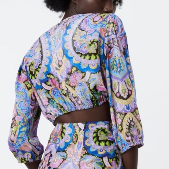 Zara Paisley Printed Cropped Top. Twist Front. Puff Sleeves. Size Large. NWT. - Picture 14 of 14